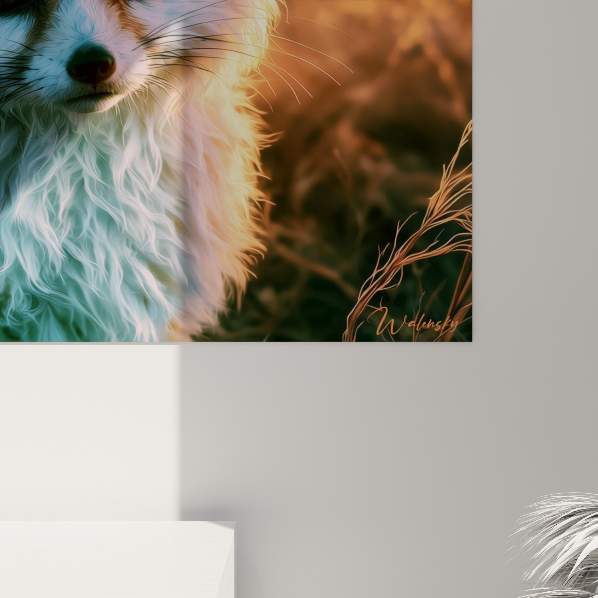 Détail du pelage texturé du fennec, coulures dorées et reflets bleu pastel visibles de près