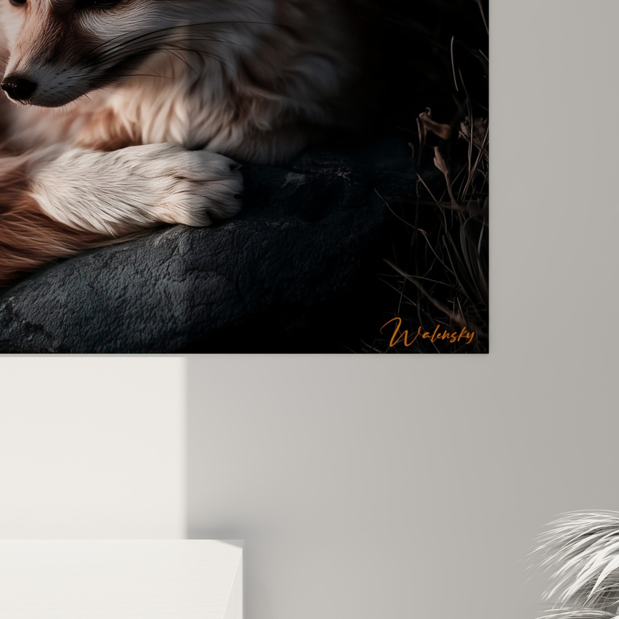 Détail du pelage fennec où se mêlent touches beiges, rousses et grises sur la toile texturée
