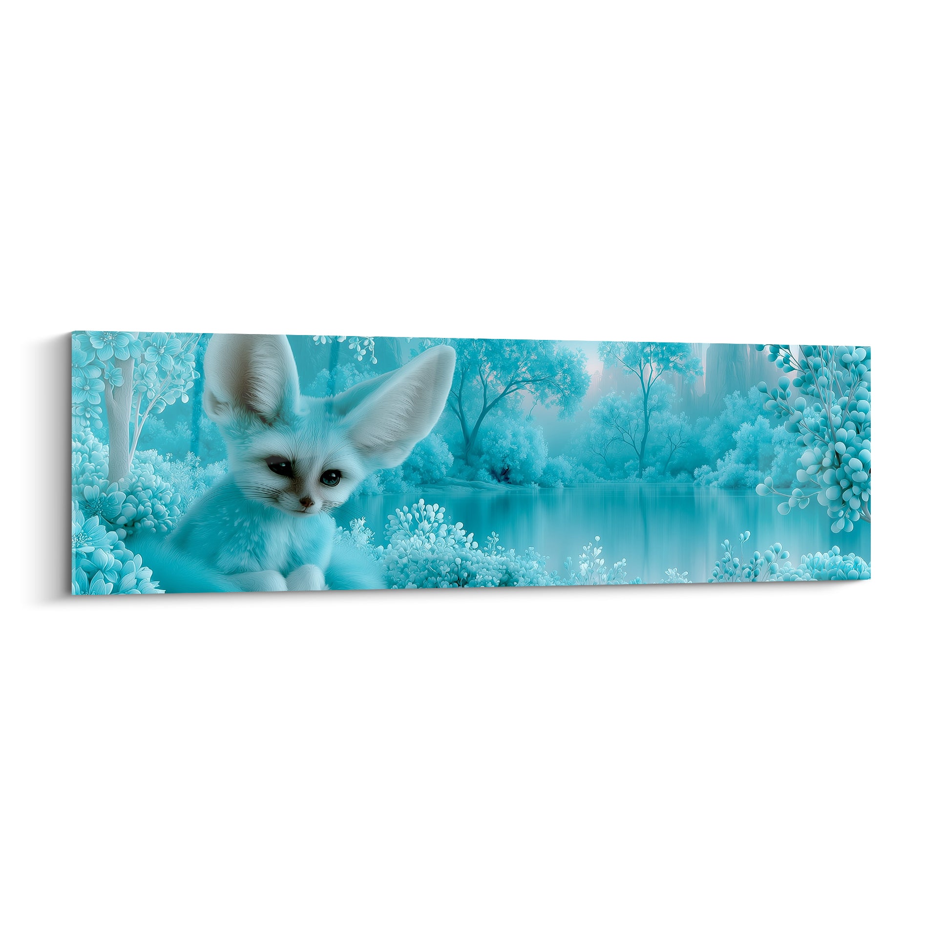 Fennec blanc allongé au bord d'un étang turquoise, oreilles dressées, décor floral givré