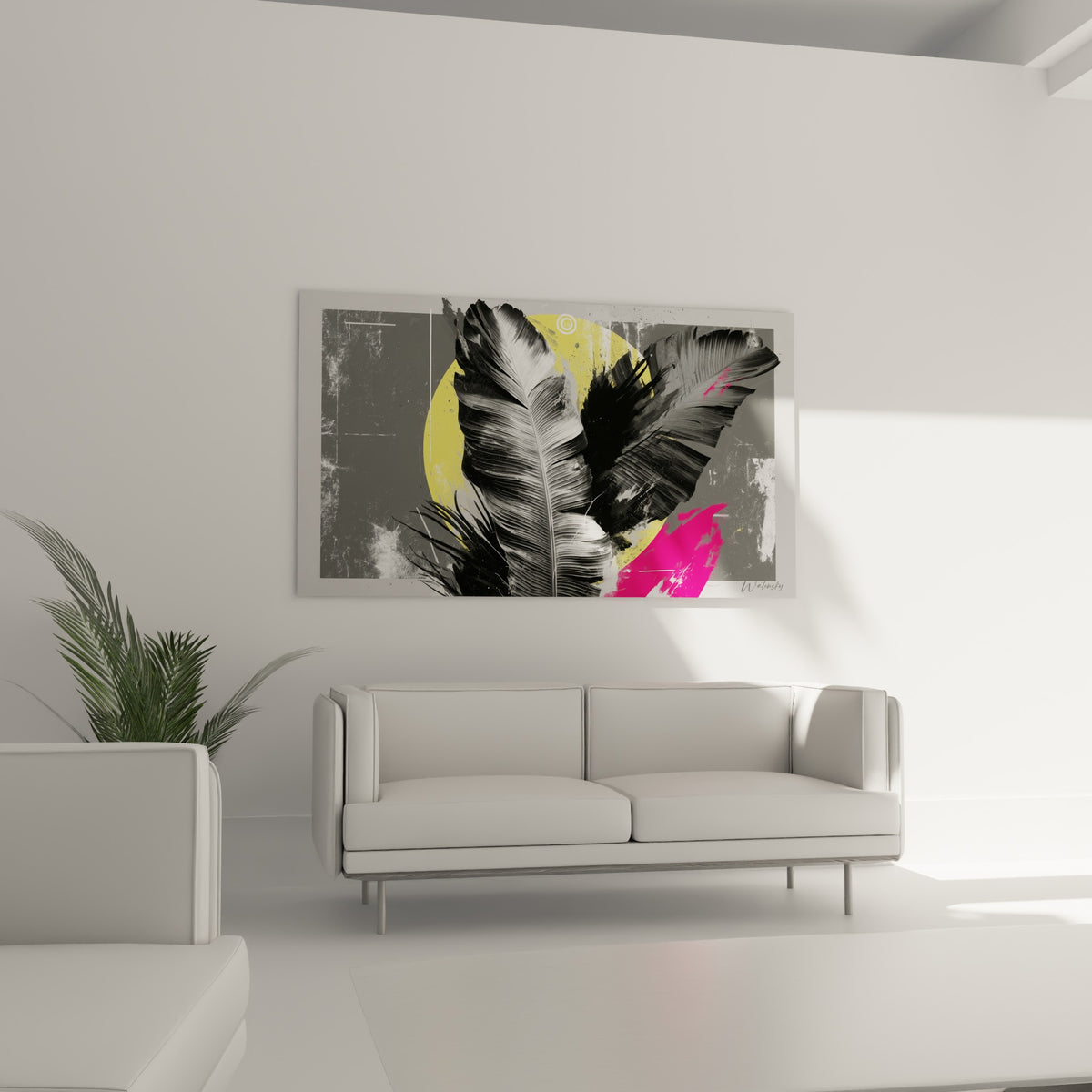 Feuillage tropical noir traversé d'un éclat fuchsia au-dessus d'un canapé dans un salon lumineux