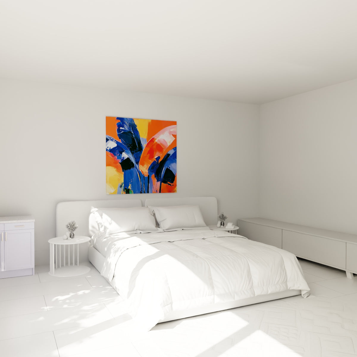 Feuilles stylisées bleu marine et corail vif, accrochées au-dessus d'un lit dans une chambre claire