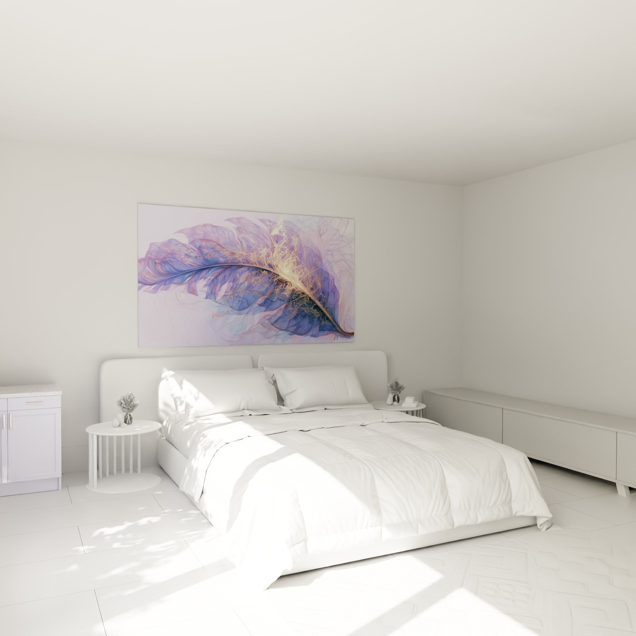 Feuille de bananier mauve et dorée aux nervures lumineuses, accrochée au-dessus d'un lit dans une chambre claire