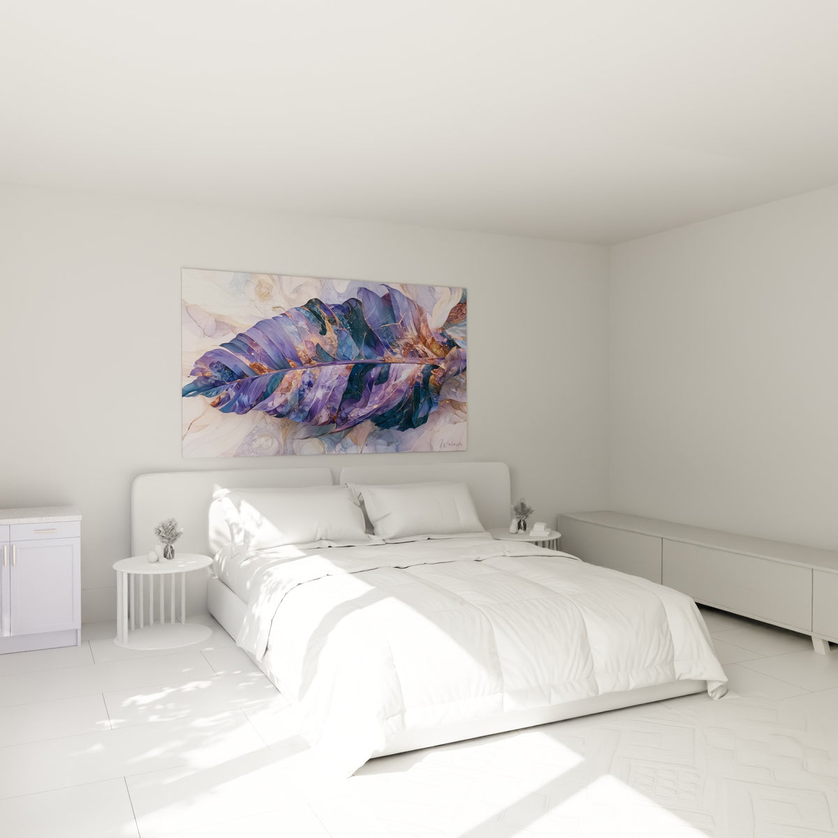 Nervures dorées et violettes d'une feuille de bananier stylisée au-dessus d'un lit dans une chambre claire