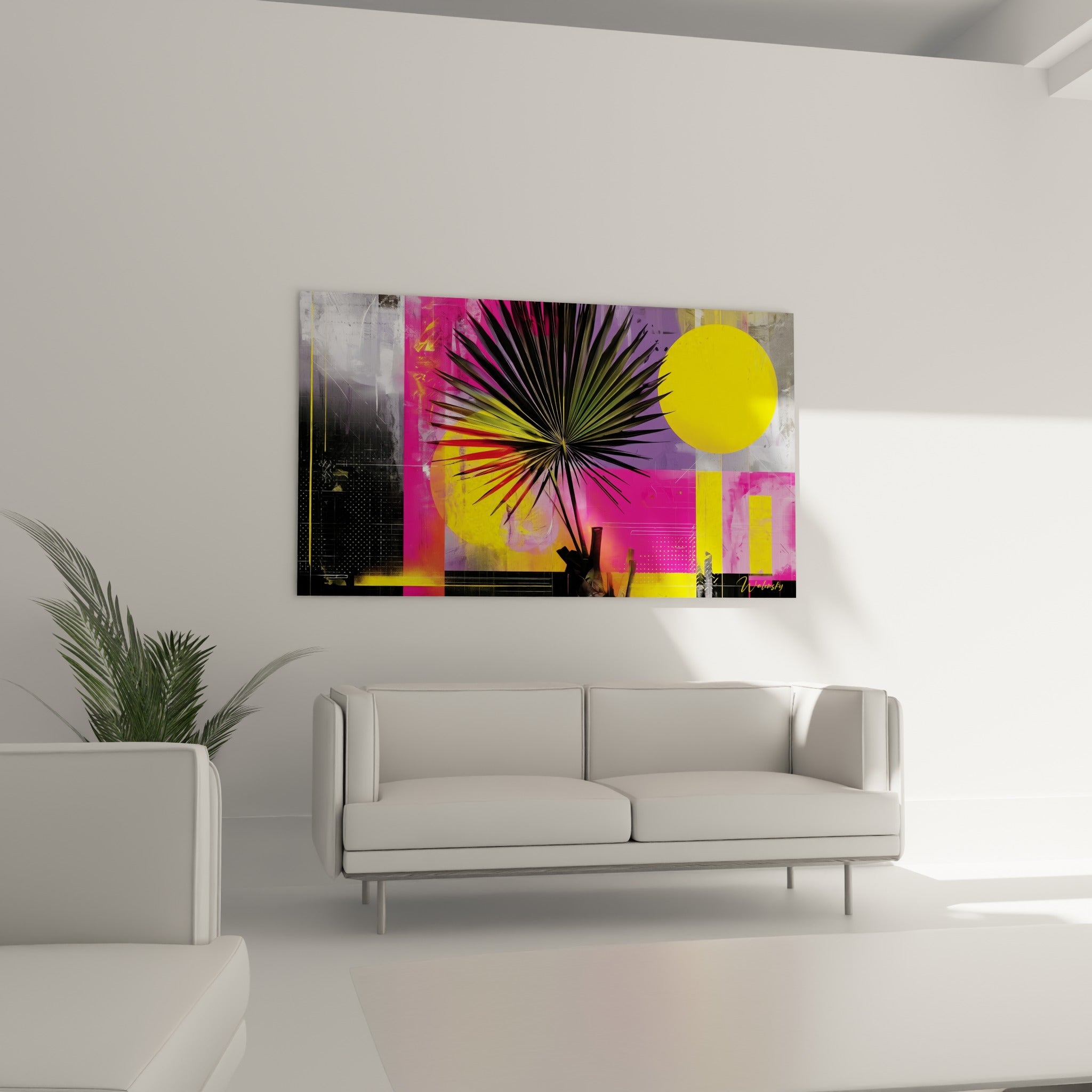 Composition rose fuchsia et jaune avec feuillage sombre au-dessus d'un canapé dans un salon lumineux