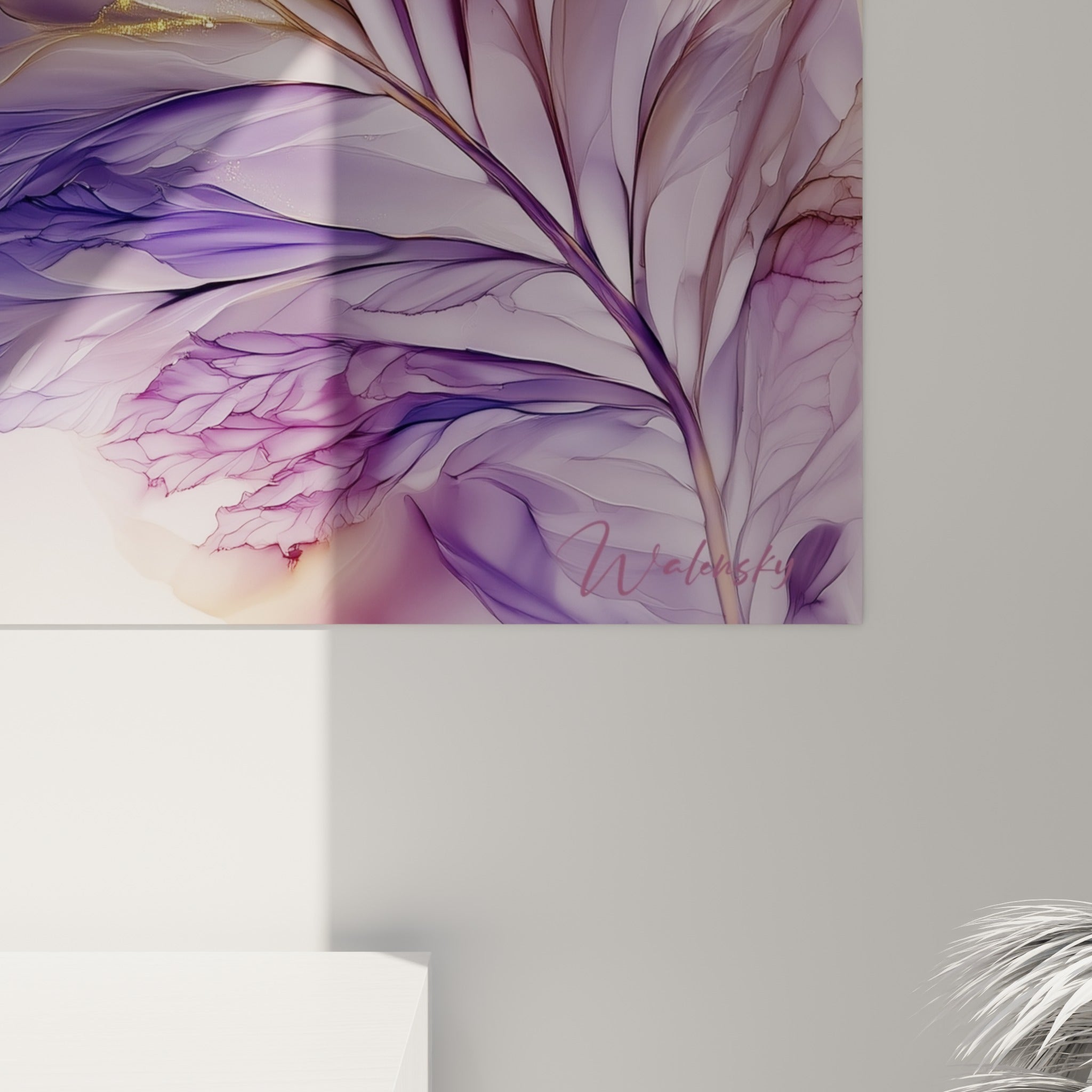 Nervures dorées et voiles violets de la feuille de palmier vus en gros plan sur la toile