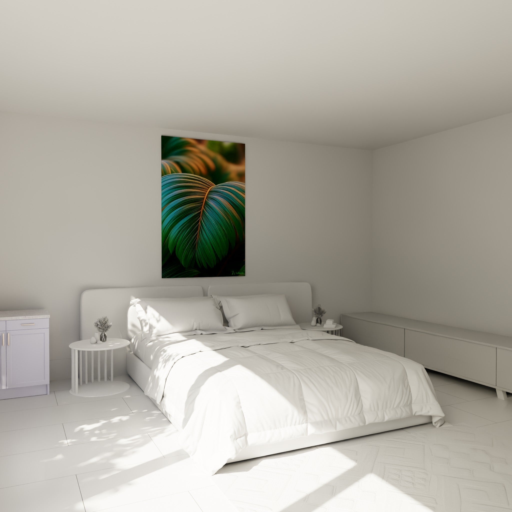 Palmier vert émeraude et doré déployé au-dessus d'un lit dans une chambre claire