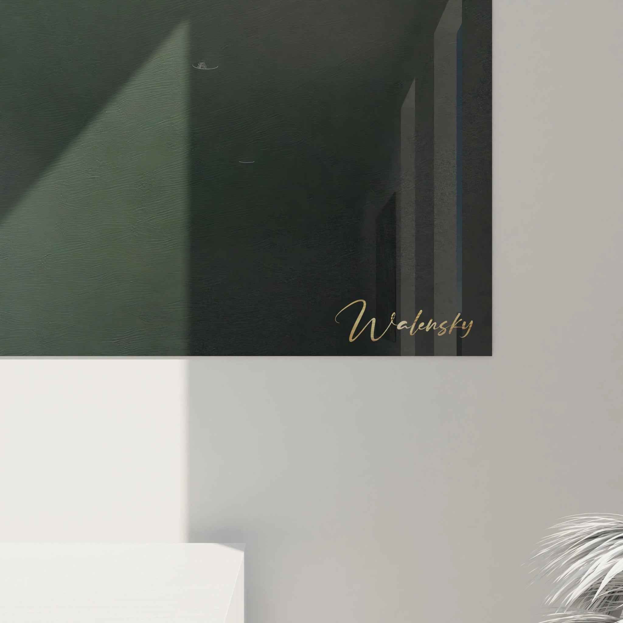 Une vue rapprochée du tableau Feuille d'Or, qui expose la finesse des details et la texture dorée des feuilles. Un contraste elegant et captivant entre le fond vert et l'eclat de l'or.