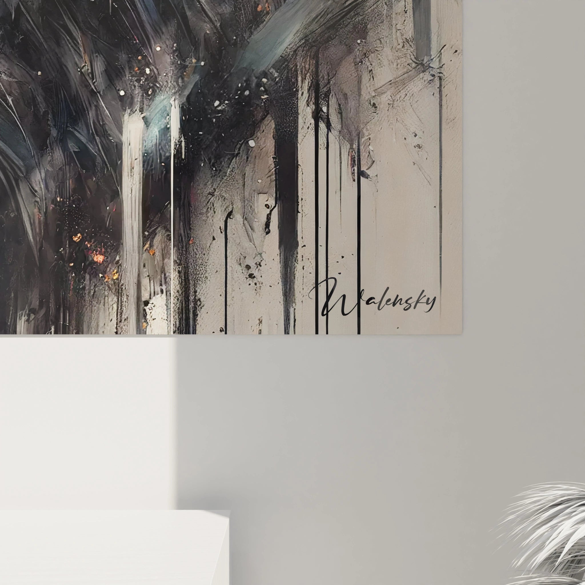 Une vue de près du tableau gorille révèle des textures fascinantes. Les coups de pinceau dynamiques soulignent la puissance de cet animal emblématique et son regard perçant.