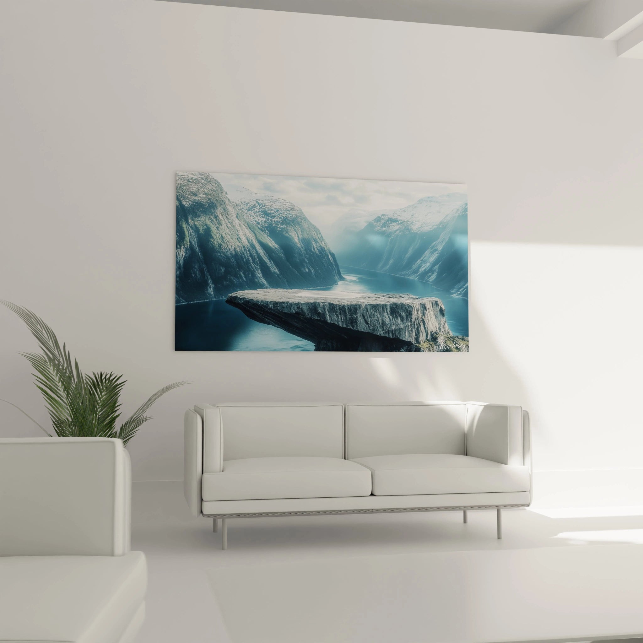 Un tableau paysage mettant en scène une vaste étendue d’eau encadrée par des reliefs montagneux abrupts. La lumière diffuse adoucit les contrastes entre la roche sombre et les reflets argentés du fjord.