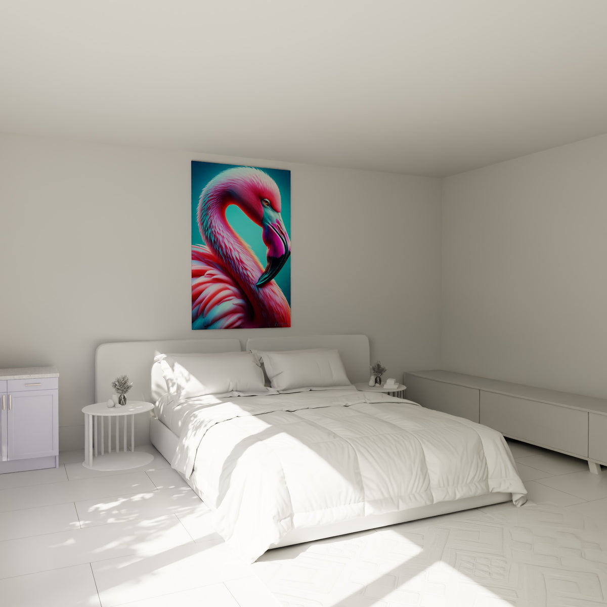 Flamand rose fuchsia et bleu cyan, plumage texturé, accroché au-dessus d'un lit dans une chambre claire