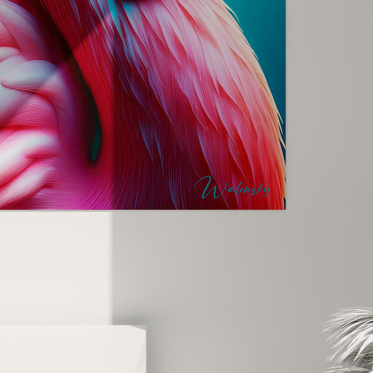 Plumes du flamand rose en gros plan, dégradé fuchsia et blanc, bec violet aux reflets métalliques noirs
