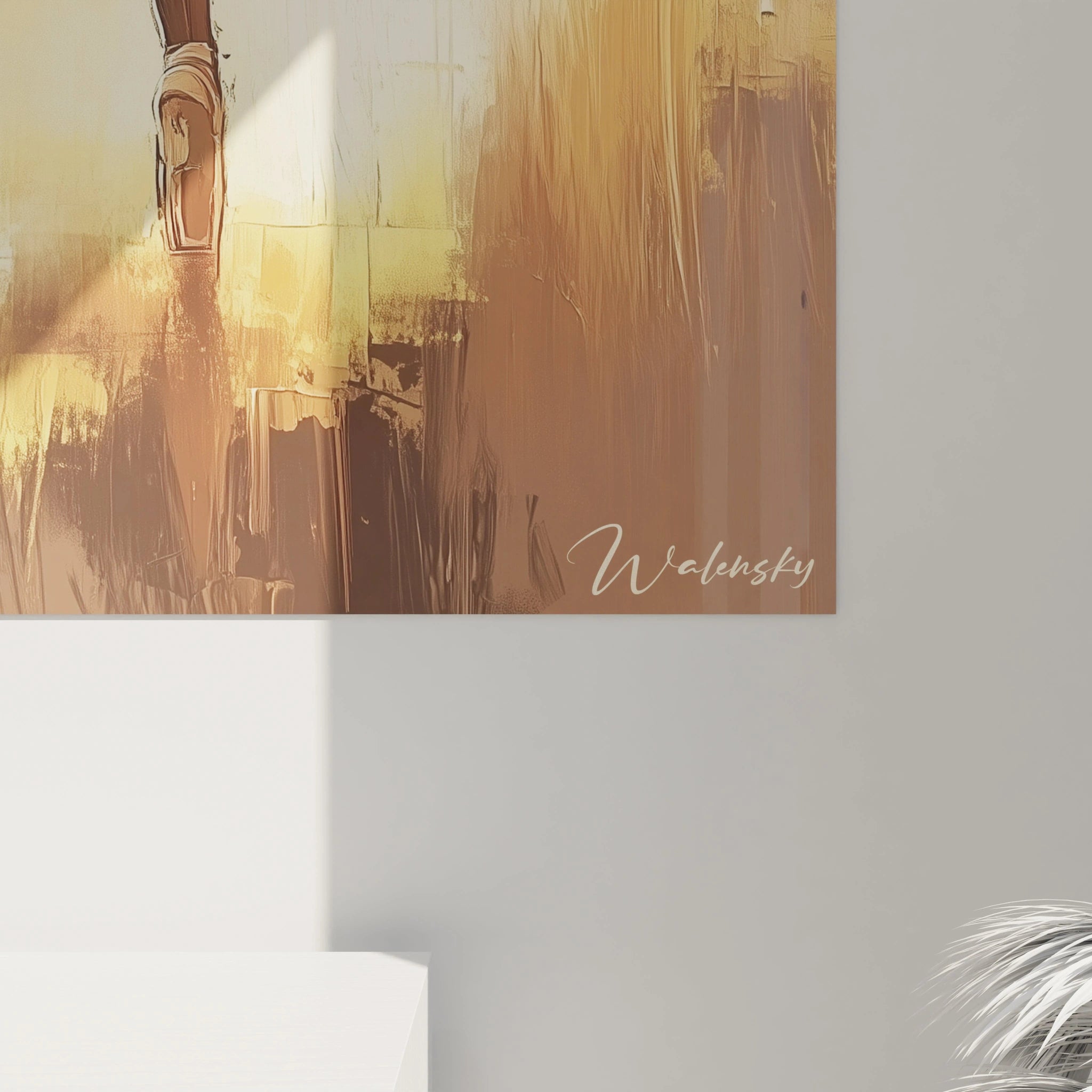 Un tableau danseuse abstrait mettant en avant une figure féminine au centre, avec un tutu rouge, un fond texturé beige-doré, et des détails précis dans les coups de pinceau.