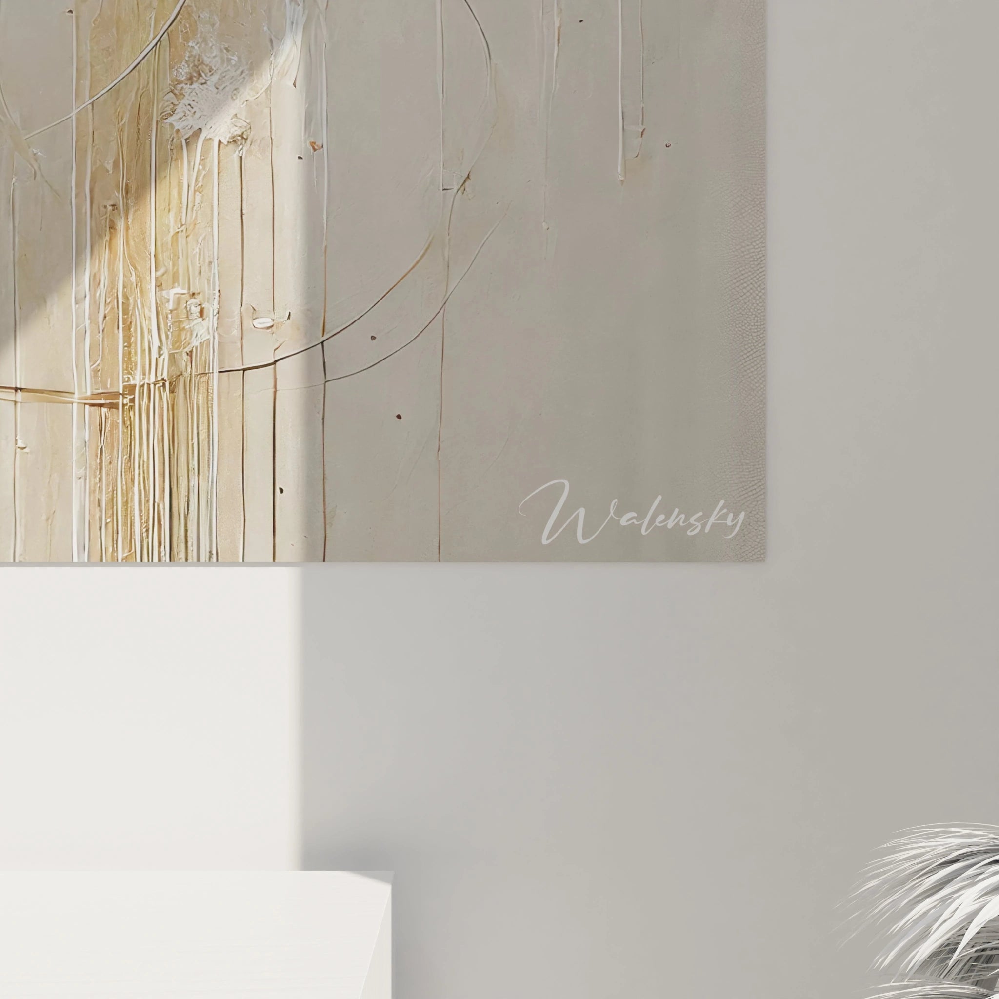 "Zoom sur 'Fleur en Grâce', révélant les détails précis des pétales et les teintes chaleureuses de son cœur, symbole de sophistication et d'élégance."