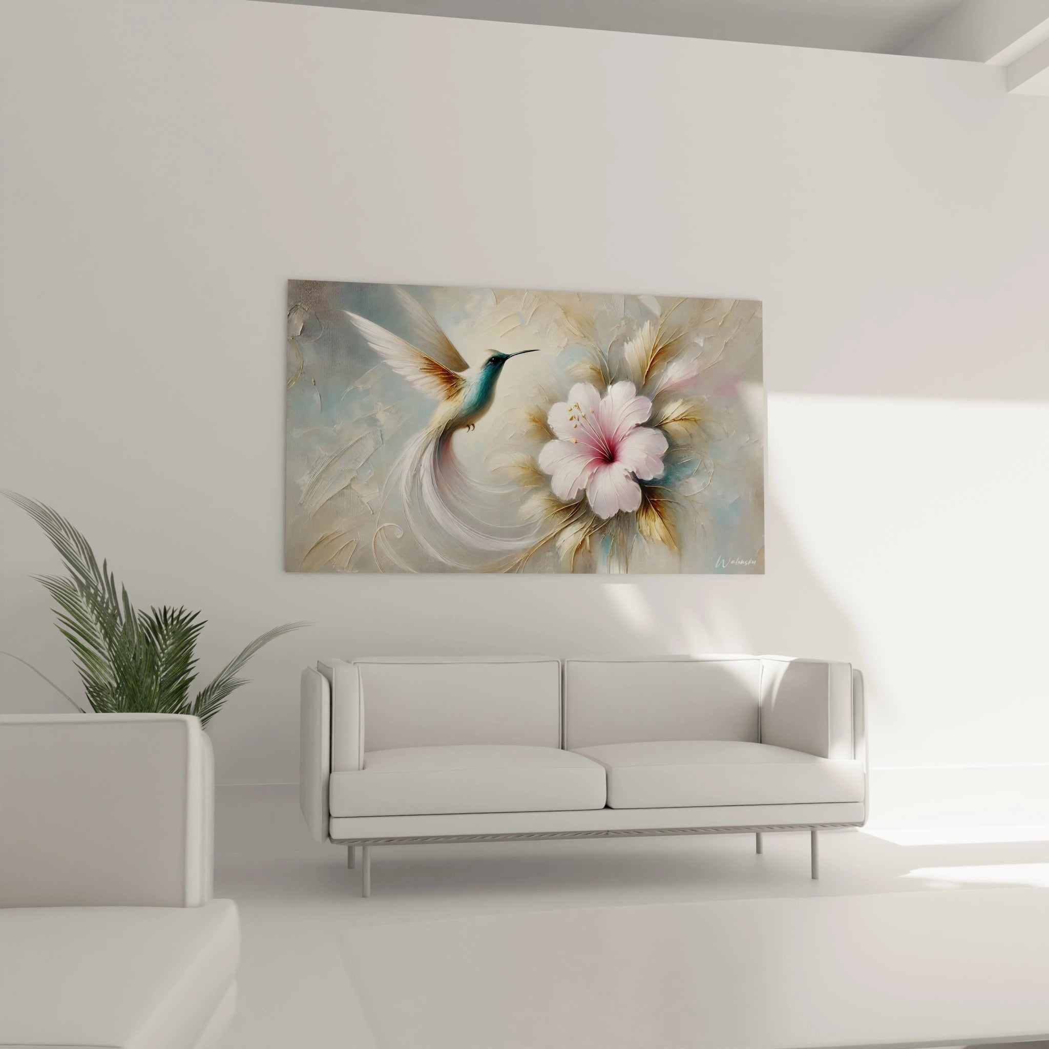 Ce tableau colibri placé dans un salon au dessus du canapé illumine la pièce avec ses nuances subtiles de bleu et rose Il ajoute une touche de nature et de fraîcheur