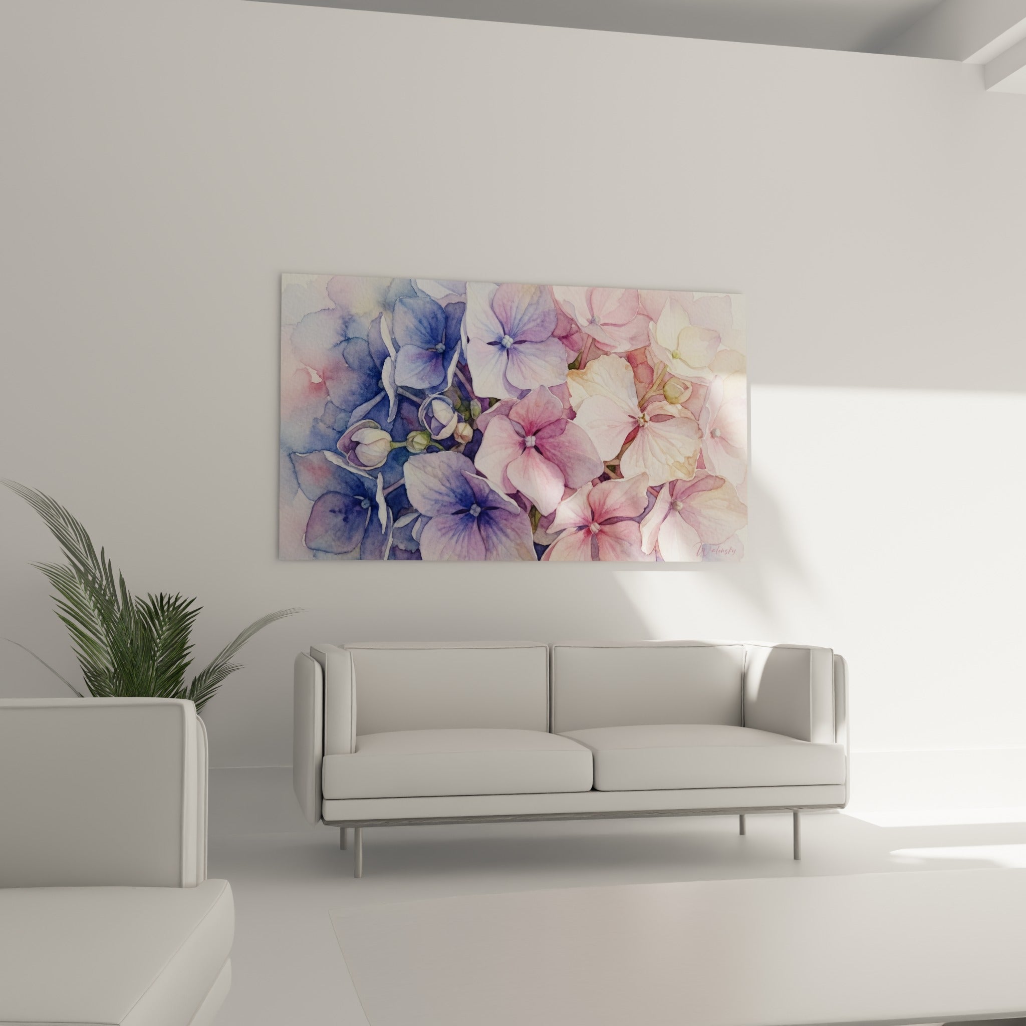 Fleurs d'hortensia lavande et rose crème aux nervures fines, au-dessus d'un canapé dans un salon lumineux