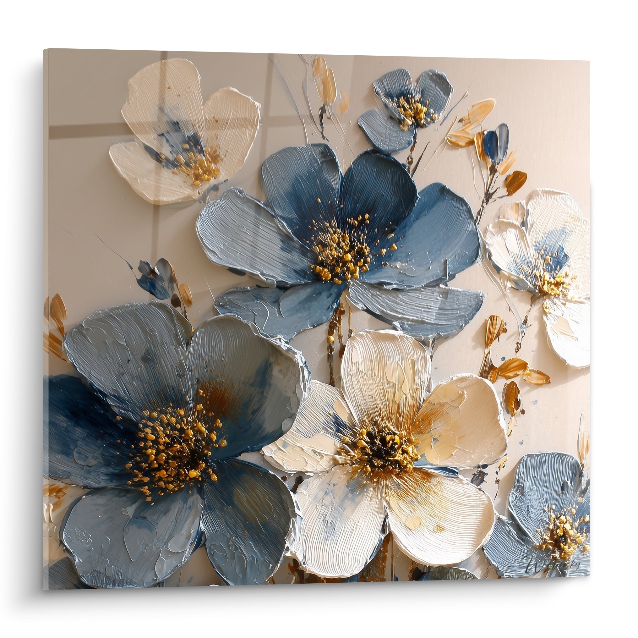 Fleurs peintes en relief bleu marine et ivoire aux cœurs dorés, texture épaisse et détaillée