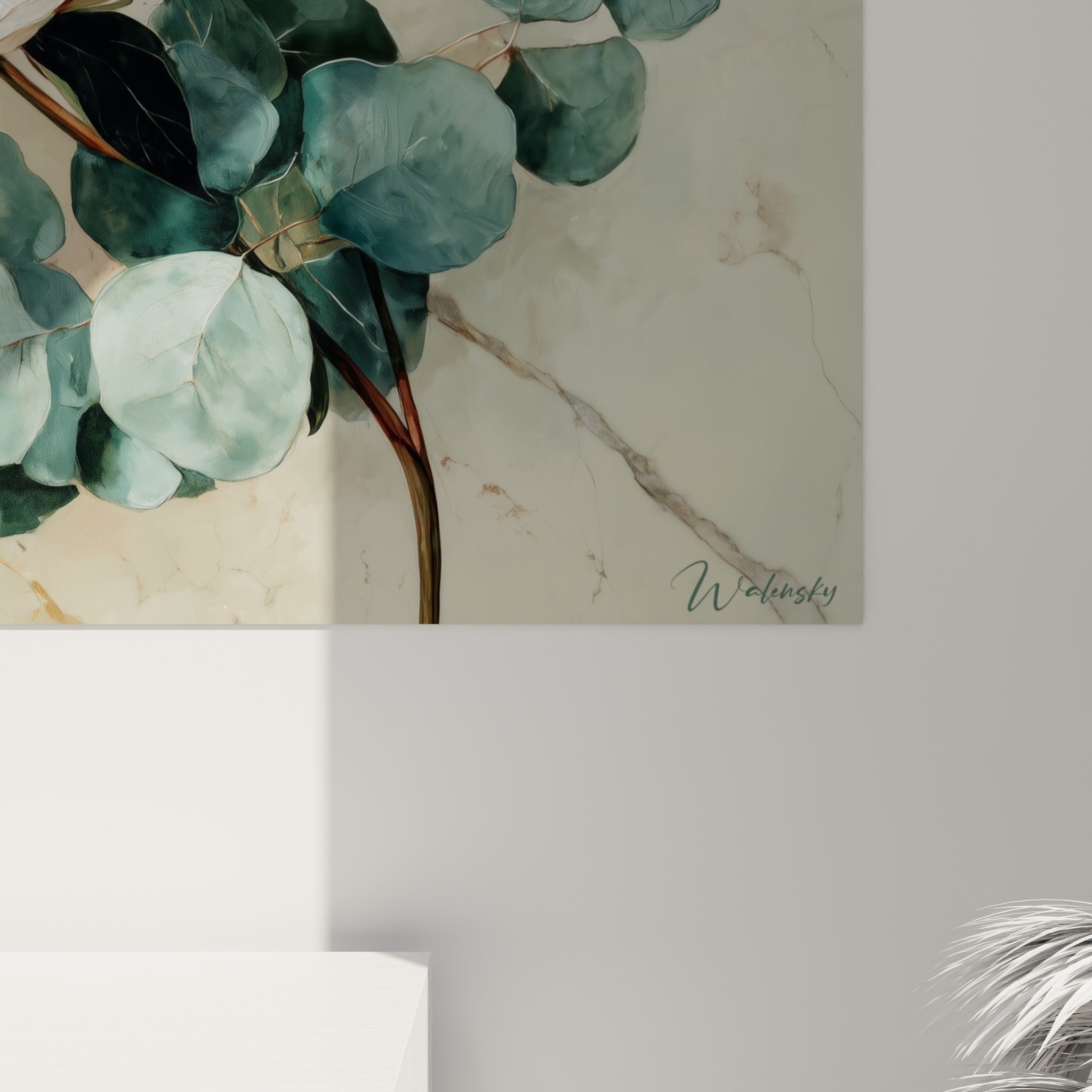 Détail des pétales blancs veloutés et des veines dorées du marbre en gros plan sur la toile