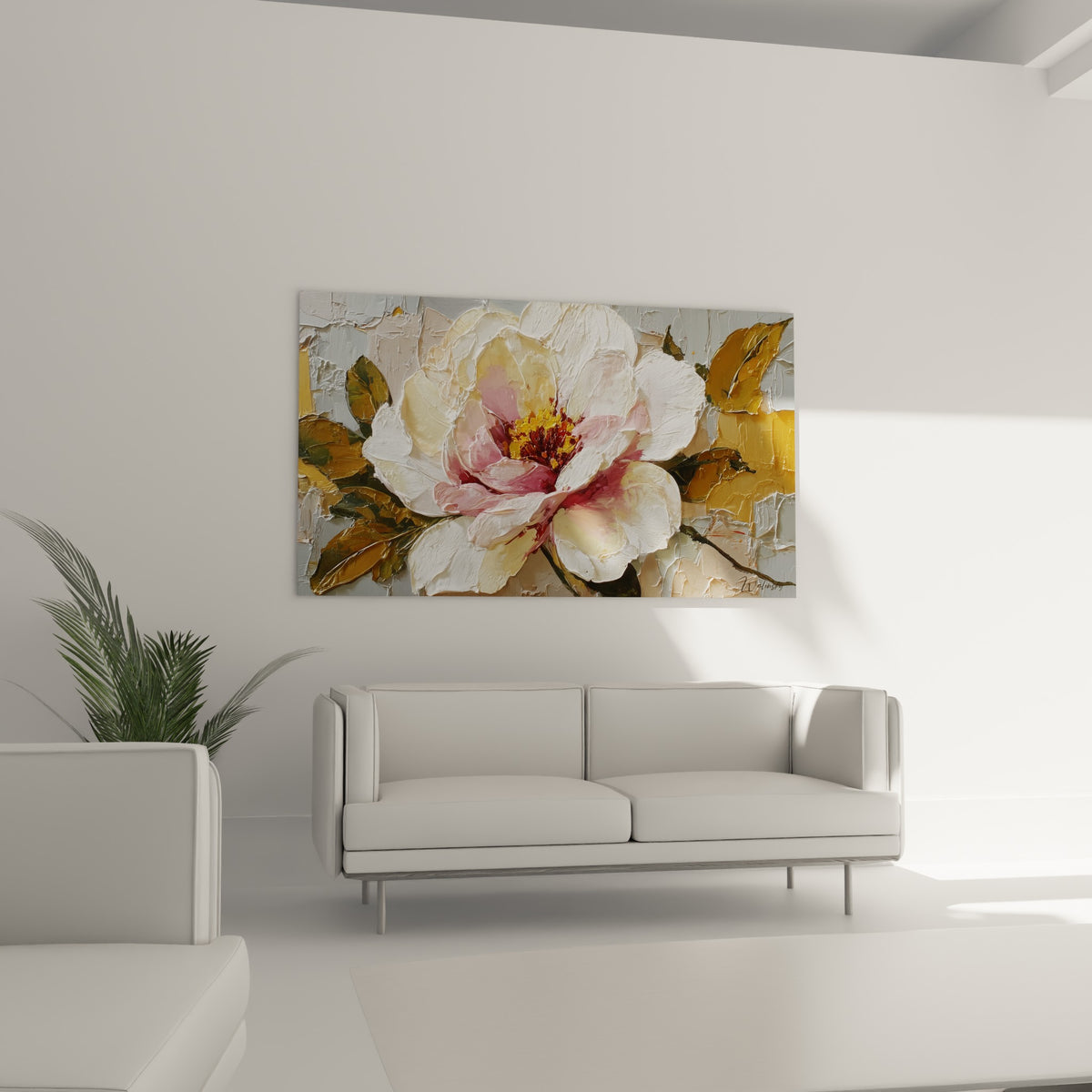 Pétales blancs et feuillage doré d'une pivoine peinte, au-dessus d'un canapé dans un salon lumineux