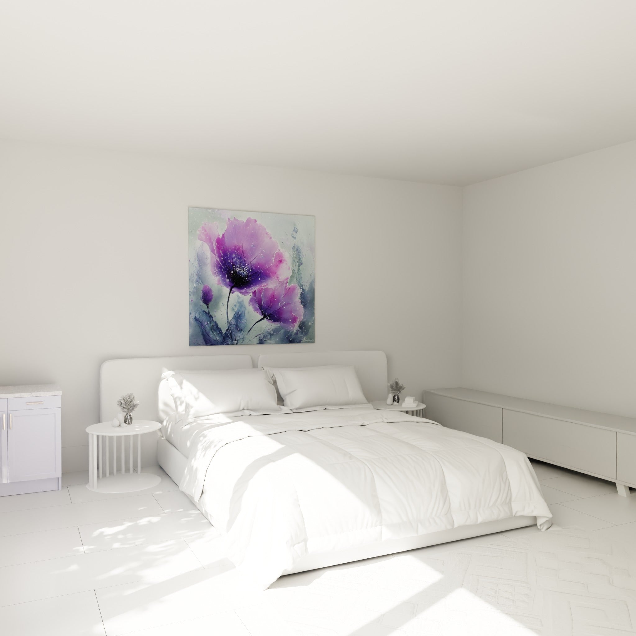 Fleurs violettes et roses en aquarelle éclatante, tableau fleur nature au-dessus d'un lit dans une chambre claire