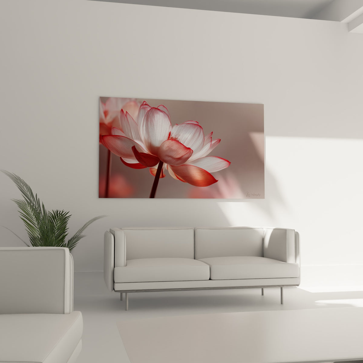 Fleur de lotus filigrane rouge et blanc au-dessus d'un canapé dans un salon lumineux