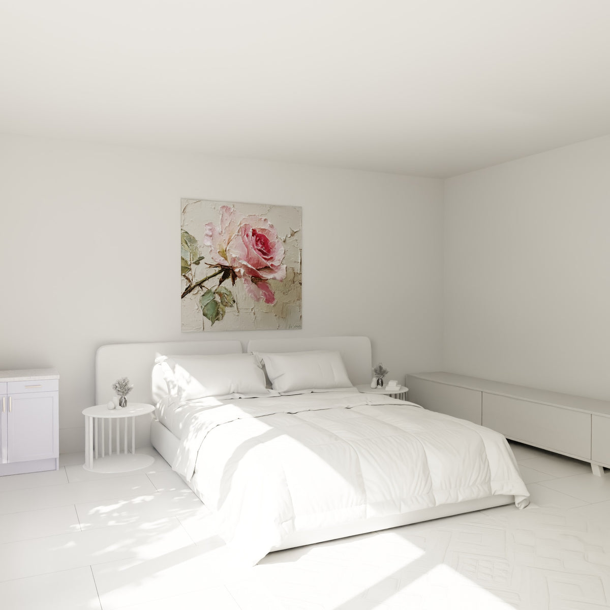 Fleur rose fuchsia et vert sauge accrochée au-dessus d'un lit dans une chambre claire