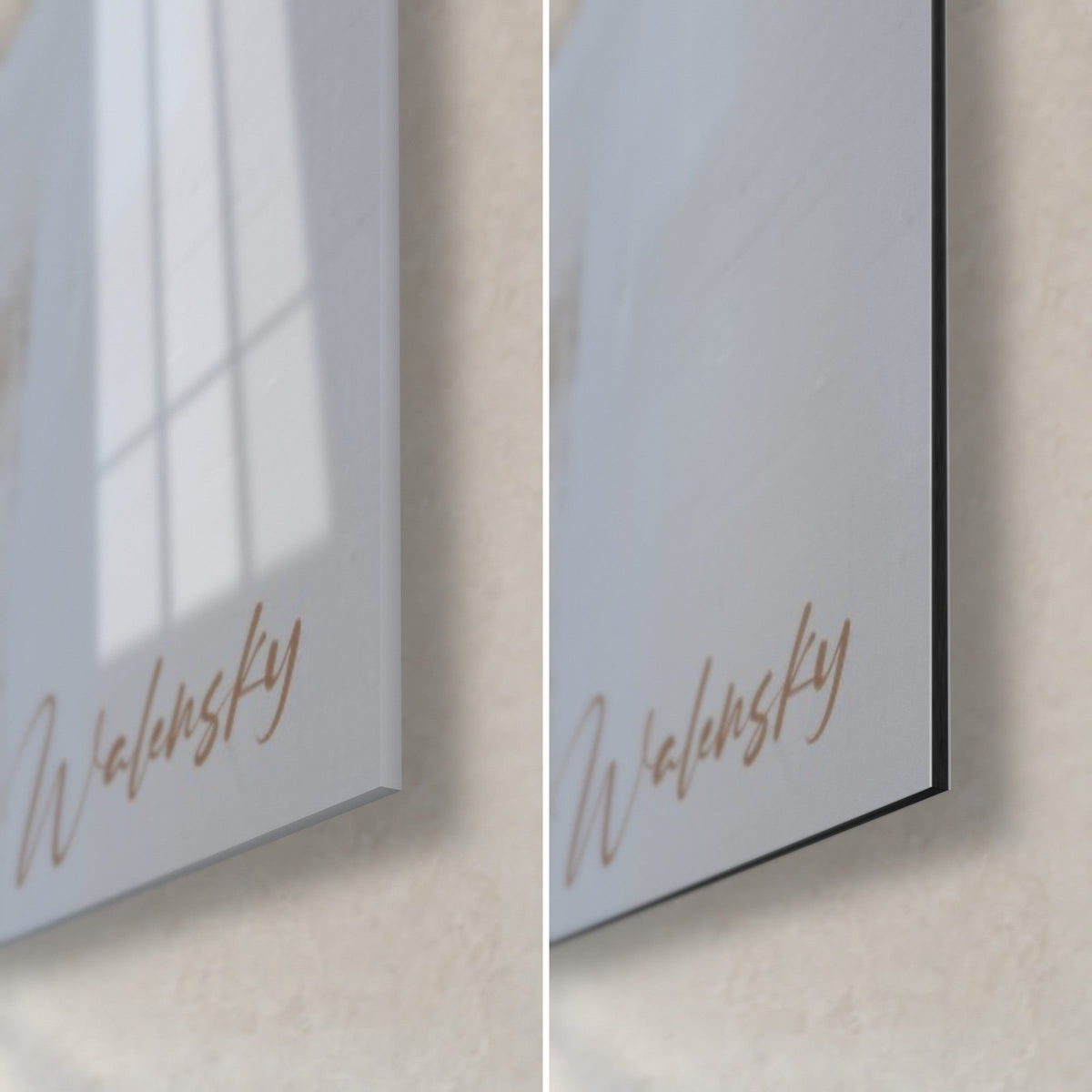 Tableau pétales blancs relevés d'or, coin bas droit : verre acrylique brillant et reflets, alu Dibond mat beige