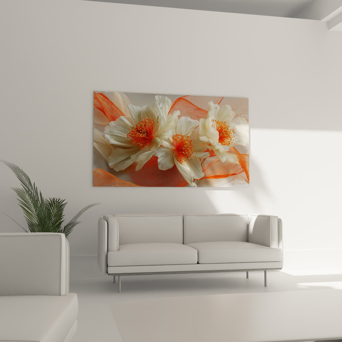Pétales blancs et rubans orange animent ce tableau floral au-dessus d'un canapé dans un salon lumineux