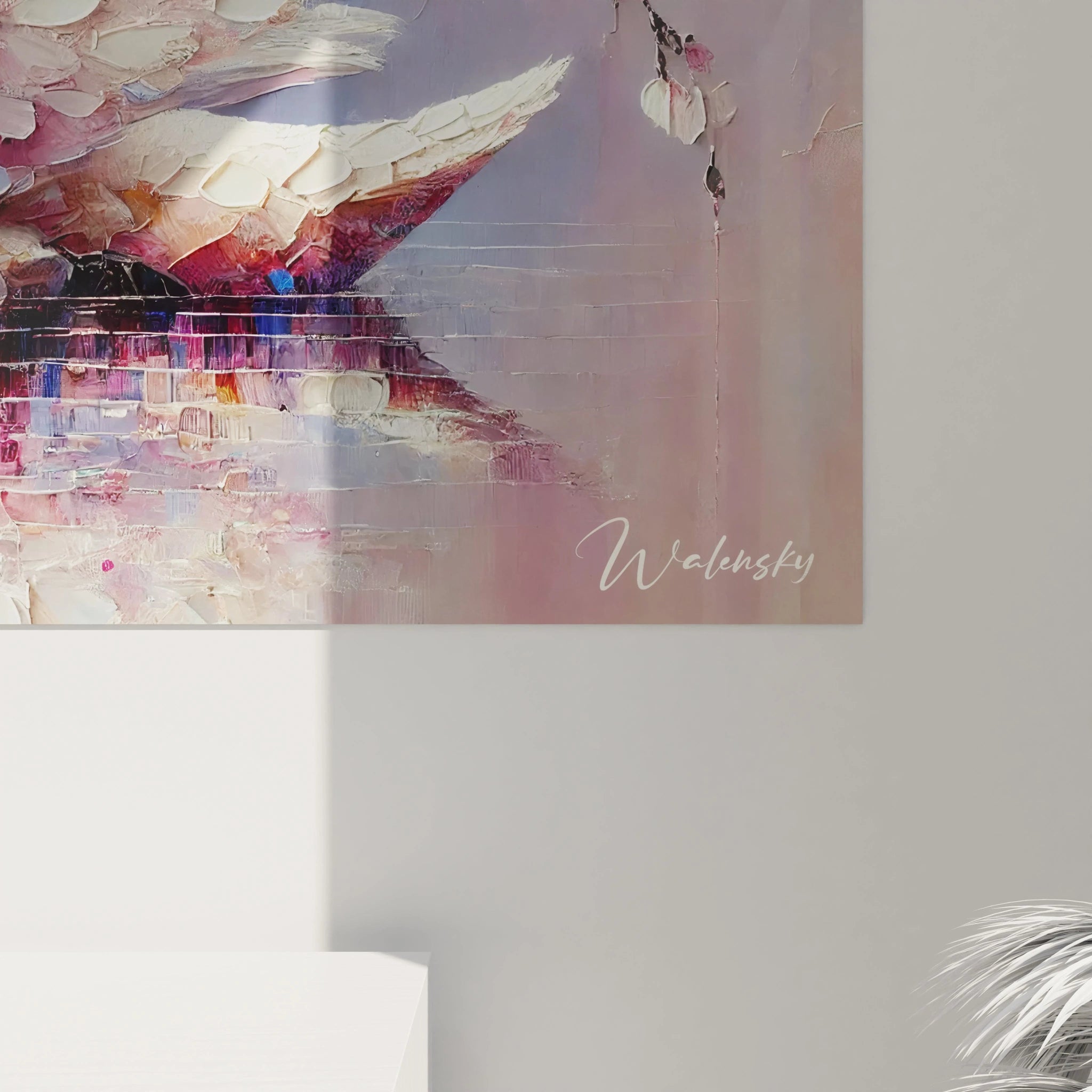 Vue de près, le tableau cygne dévoile les détails subtils des plumes et des pétales de cerisier. Une harmonie parfaite entre couleurs et textures qui respire la douceur et la pureté.