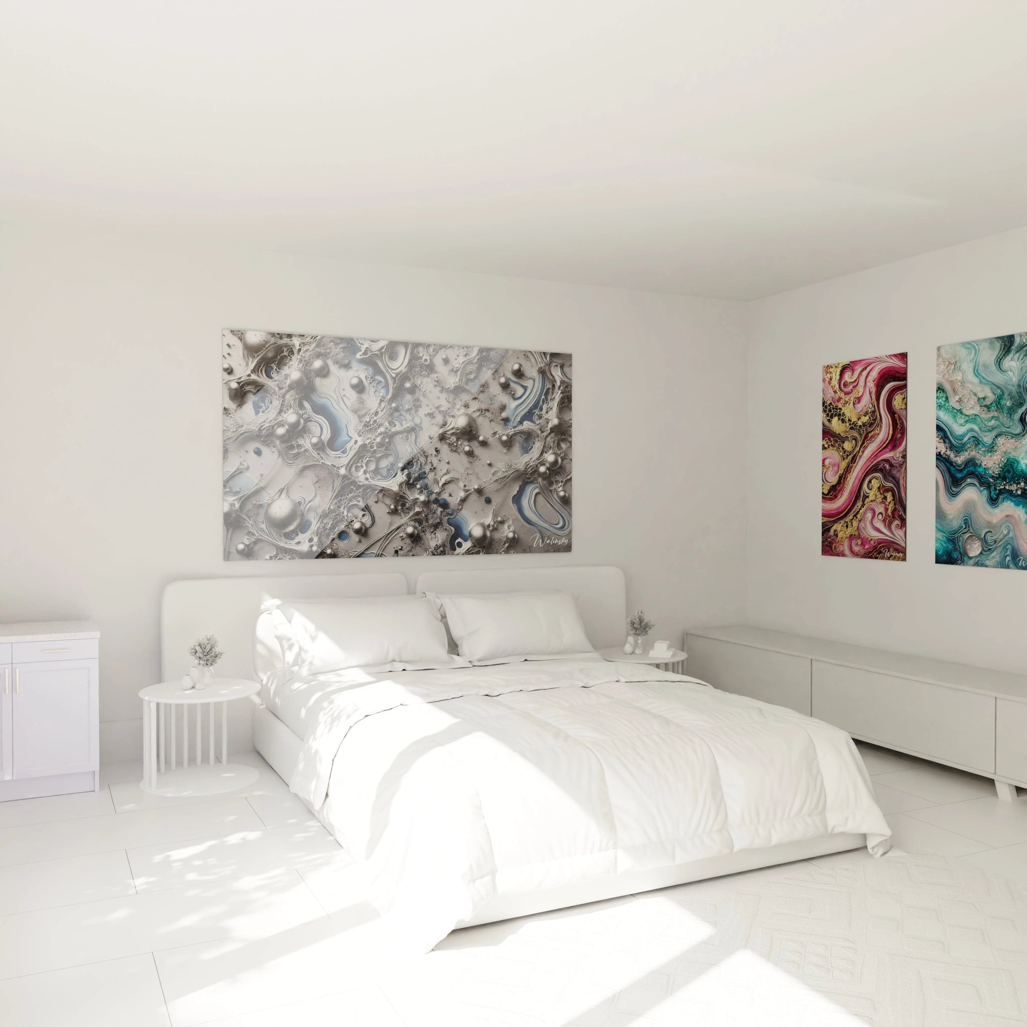 Le tableau style epoxy accroché au-dessus du lit dans une chambre moderne. Ses couleurs argent, bleu et gris créent une ambiance apaisante, propice à la rêverie.