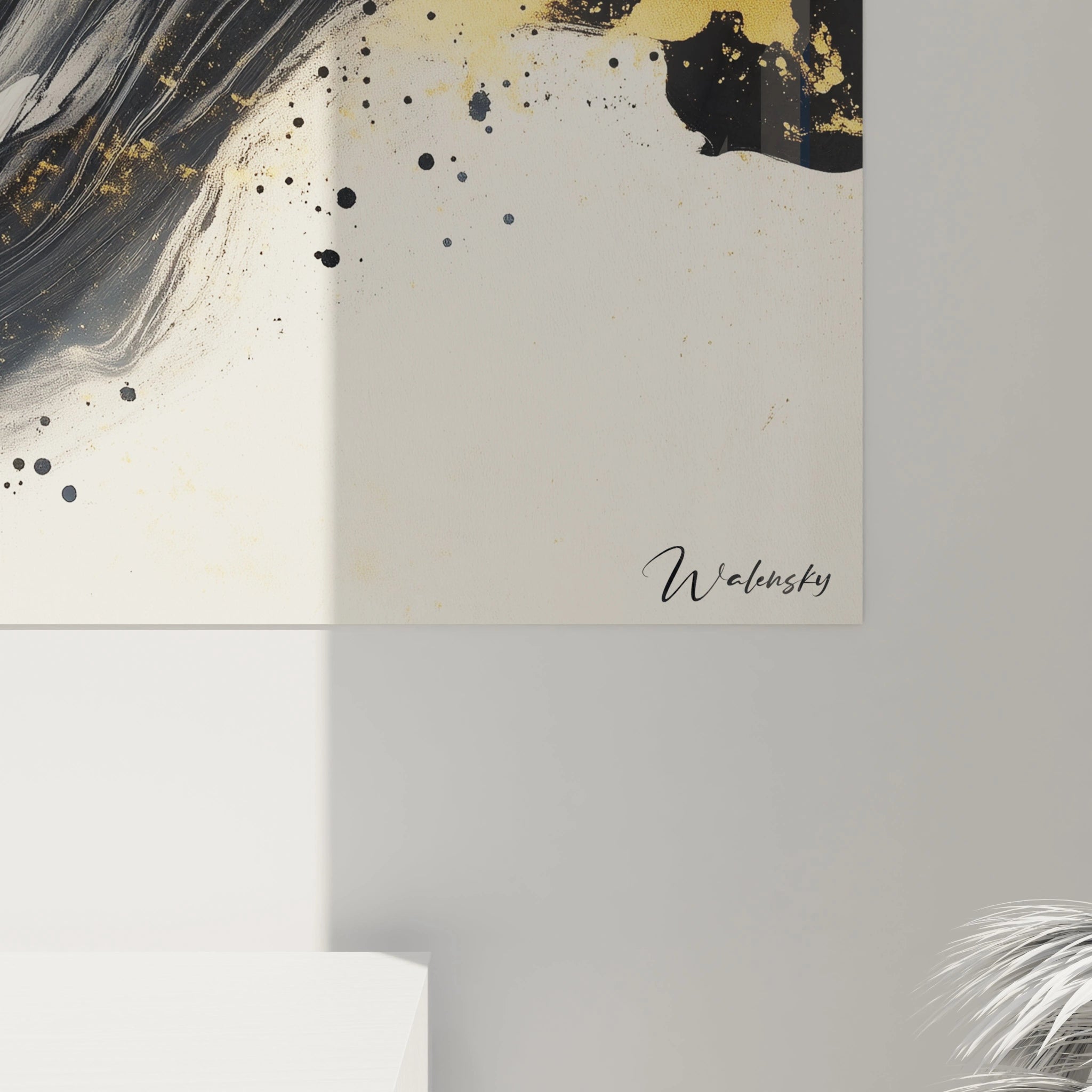 Tableau minimaliste abstrait de Walensky avec des touches de noir et d'or sur fond blanc