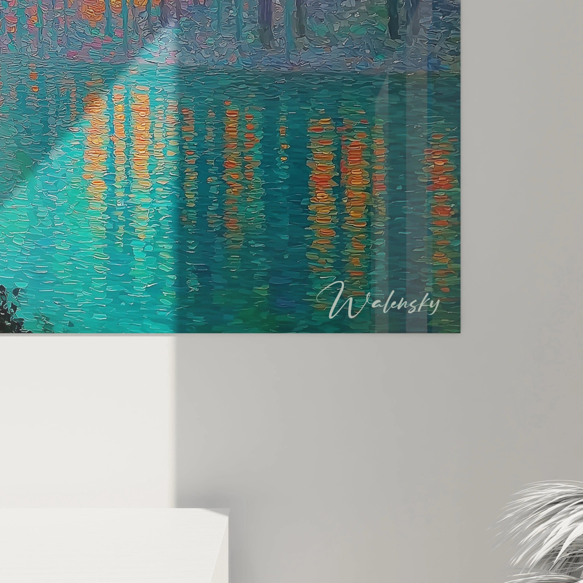 tableau forêt féerique Walensky montrant reflet coloré des arbres dans une eau turquoise encadré sur mur blanc