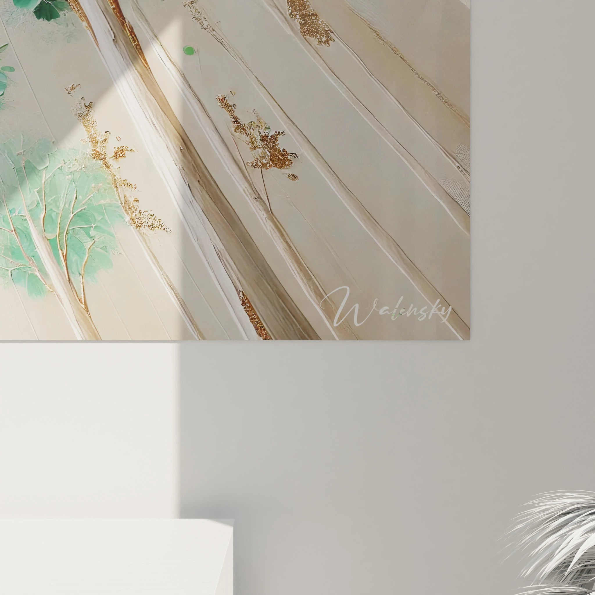 Gros plan sur le Tableau Arbre mettant en avant les détails dorés et les jeux d'ombre créés par les feuilles vertes. Une oeuvre qui symbolise la force, l'élégance et la sérénité de la nature.