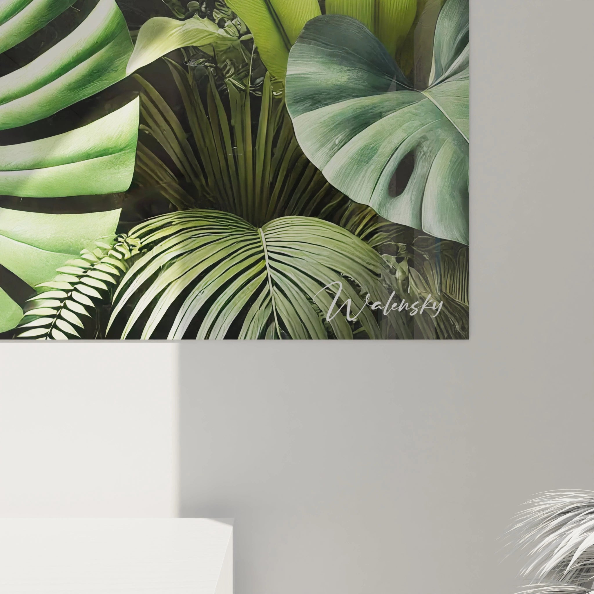 Une vue de près de ce tableau jungle révèle les détails fascinants des feuilles tropicales. Chaque nervure et pli témoigne de la richesse de la flore, captivant le regard.
