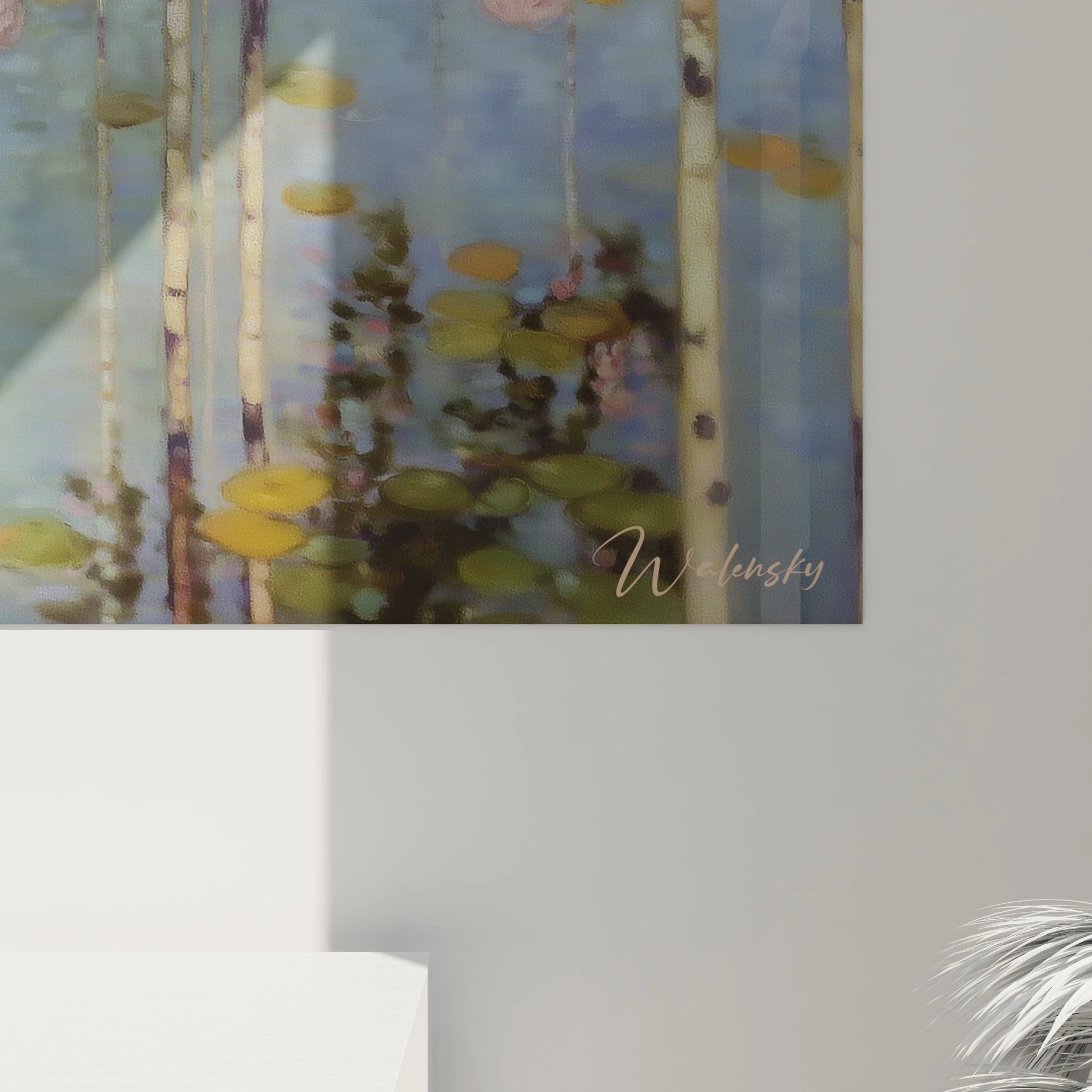 tableau forêt perle flottante par Walensky montrant troncs de bouleau nymphéas et reflets d eau dans une palette douce