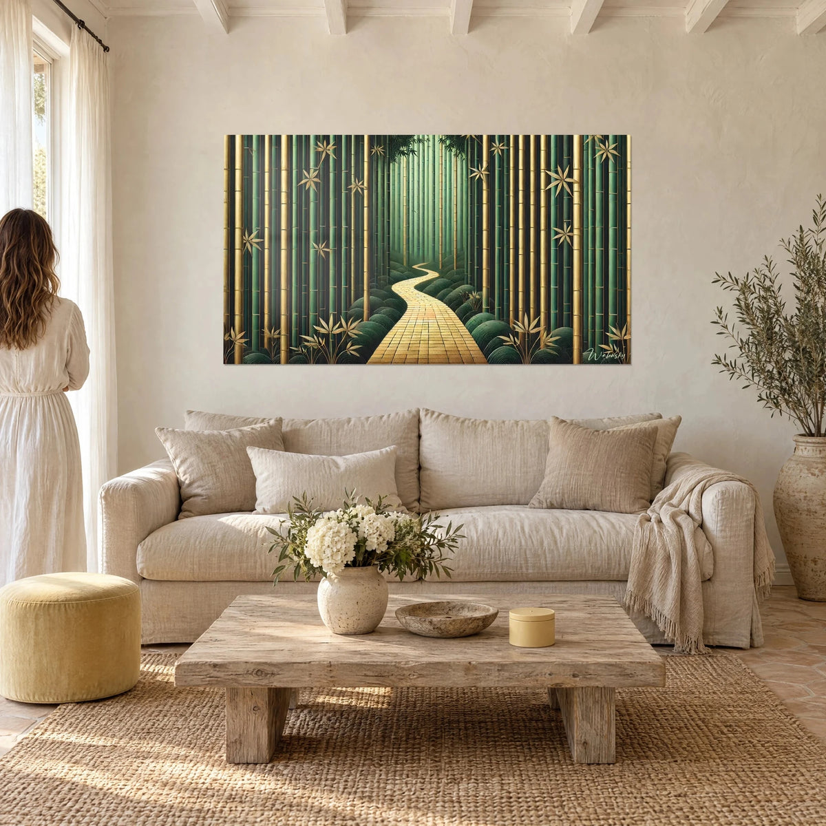 Tableau forêt de bambous vert jade, sentier de briques dorées sinueux, femme de dos, au-dessus d'un canapé dans un salon lumineux
