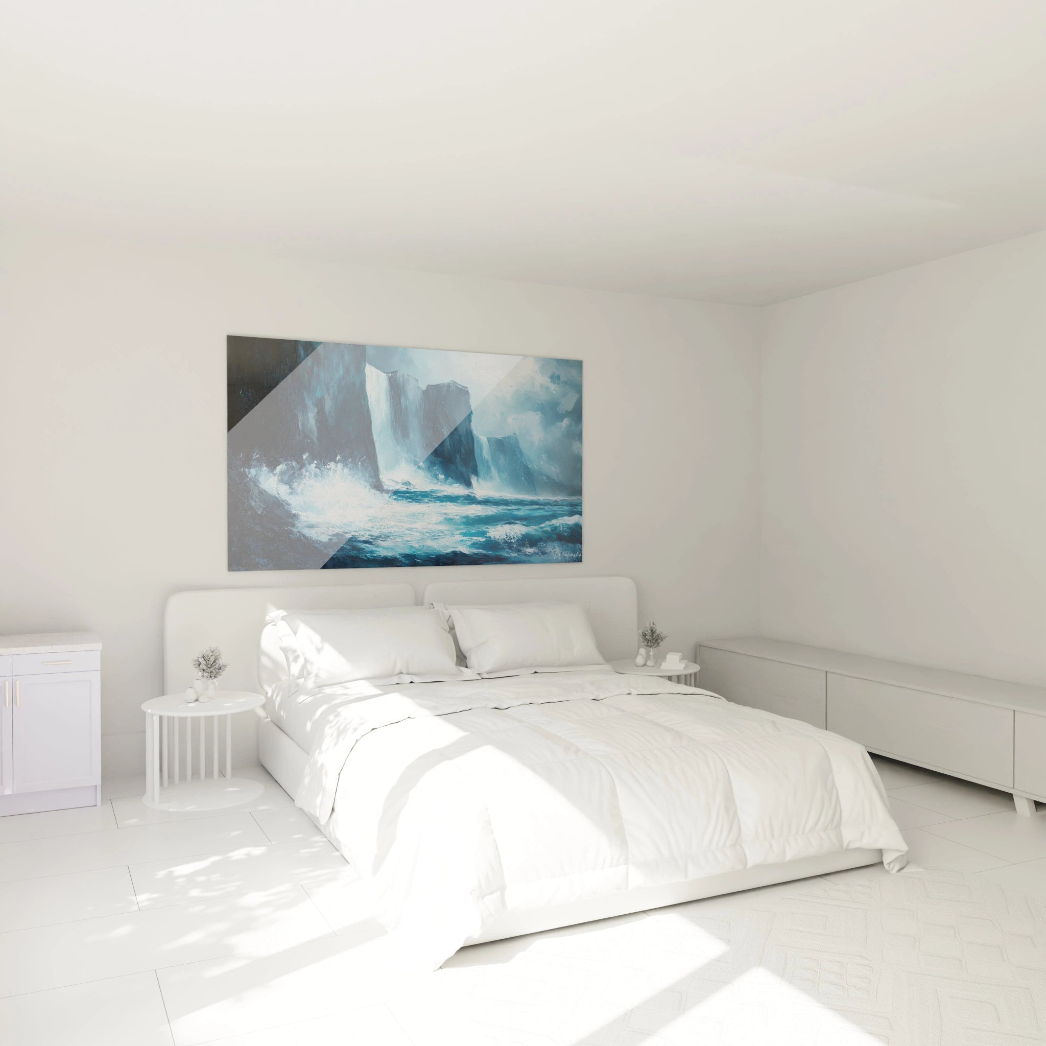 Un tableau mer captivant des falaises escarpées où des vagues tumultueuses aux teintes bleu profond frappent violemment la roche noire, produisant des éclaboussures blanches éclatantes qui se détachent sur l'atmosphère brumeuse aux teintes céruléennes.