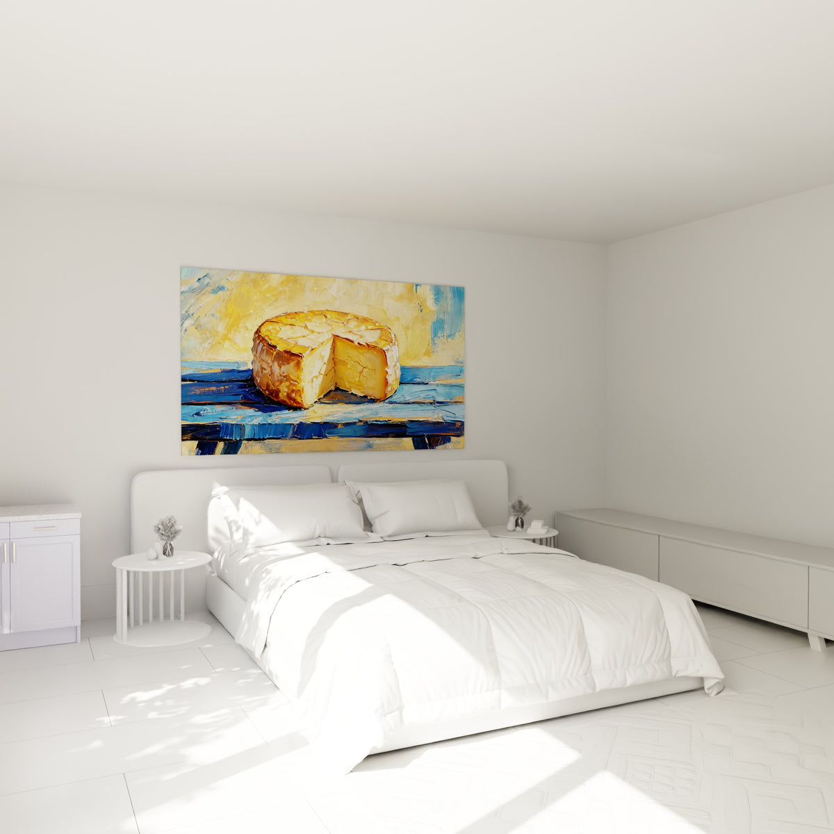 Fromage doré à la croûte texturée peint en empâtements, au-dessus d'un lit dans une chambre claire