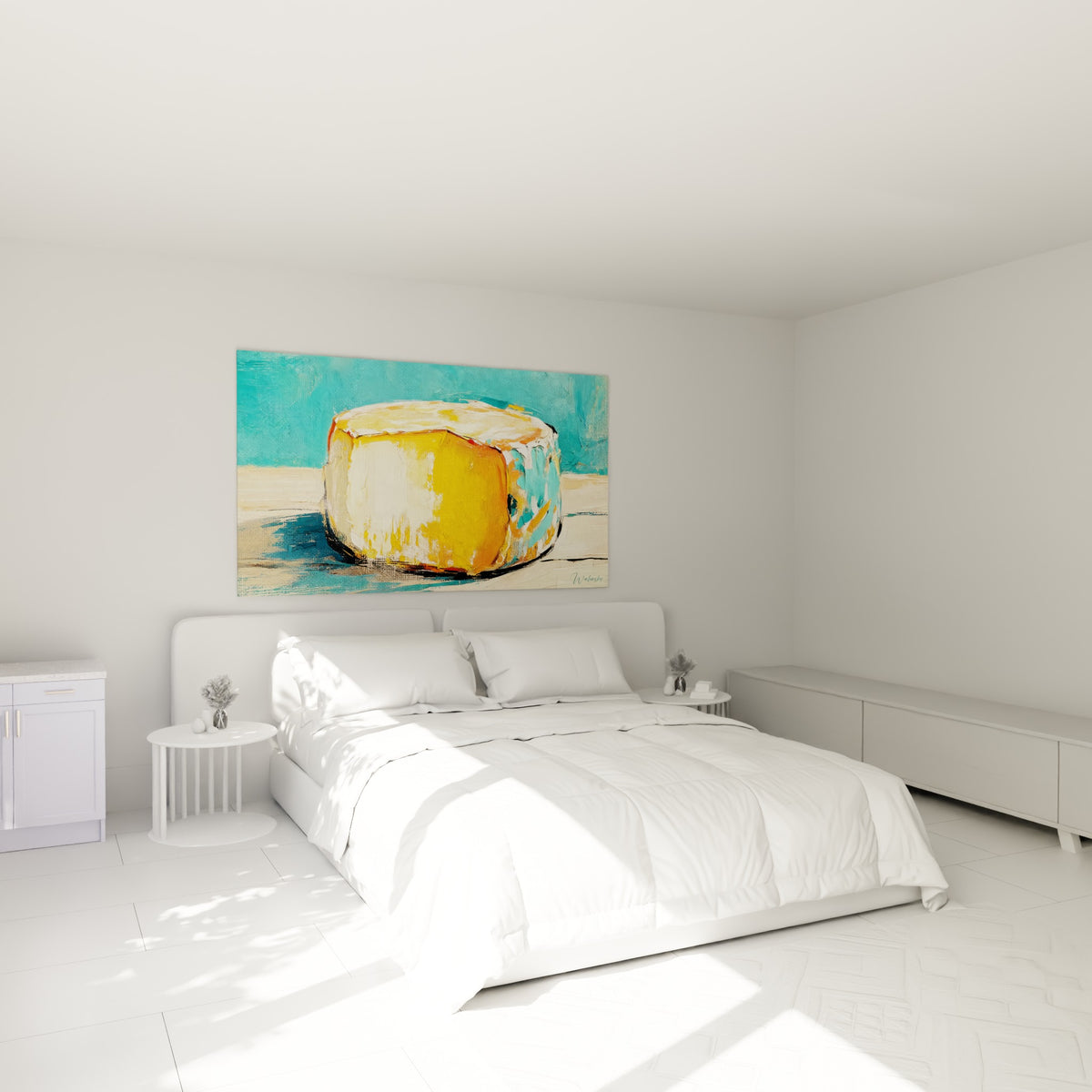 Fromage ocre et blanc crayeux peint à l'huile, accroché au-dessus d'un lit dans une chambre claire.