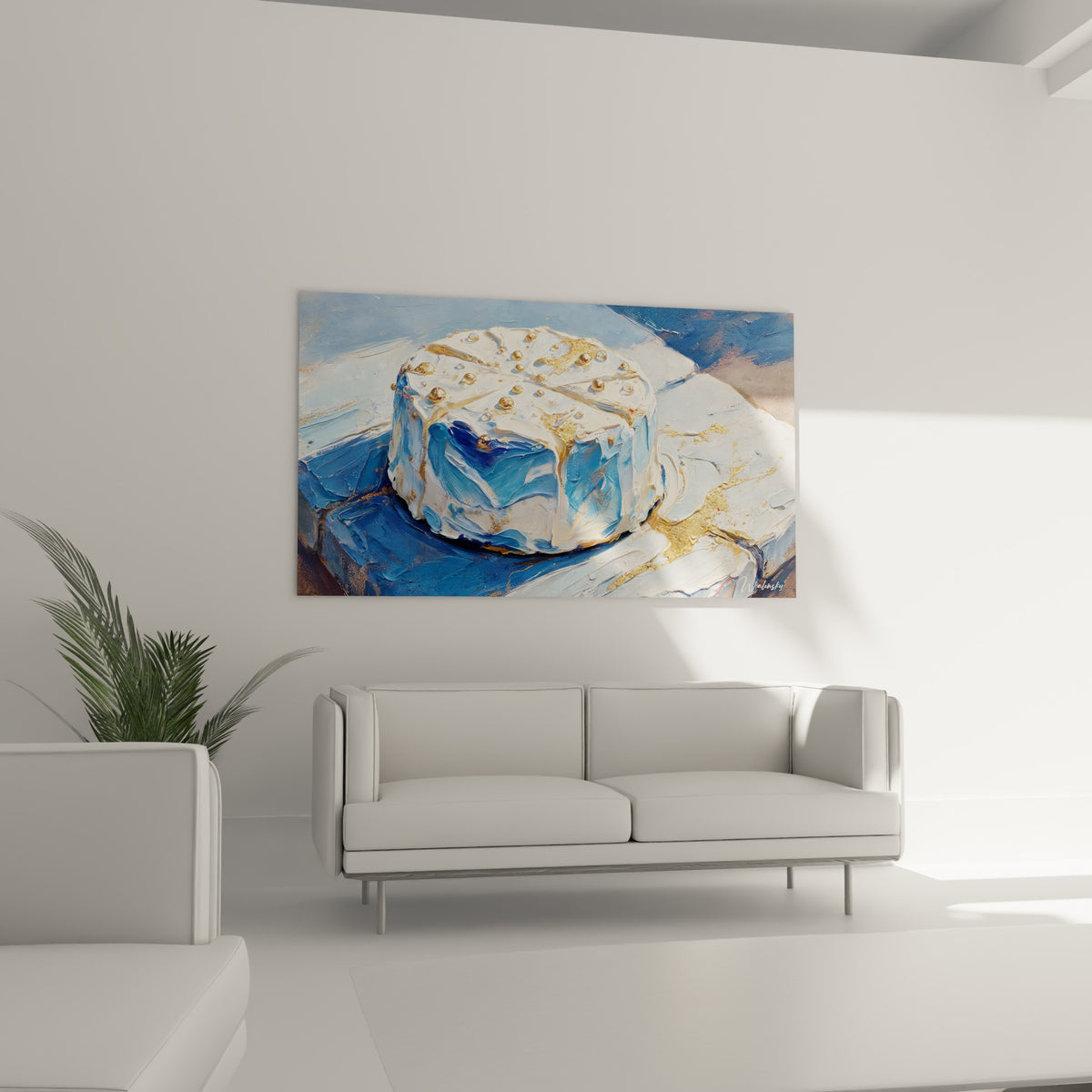 Meule crème et bleue aux éclats dorés suspendue au-dessus d'un canapé dans un salon lumineux