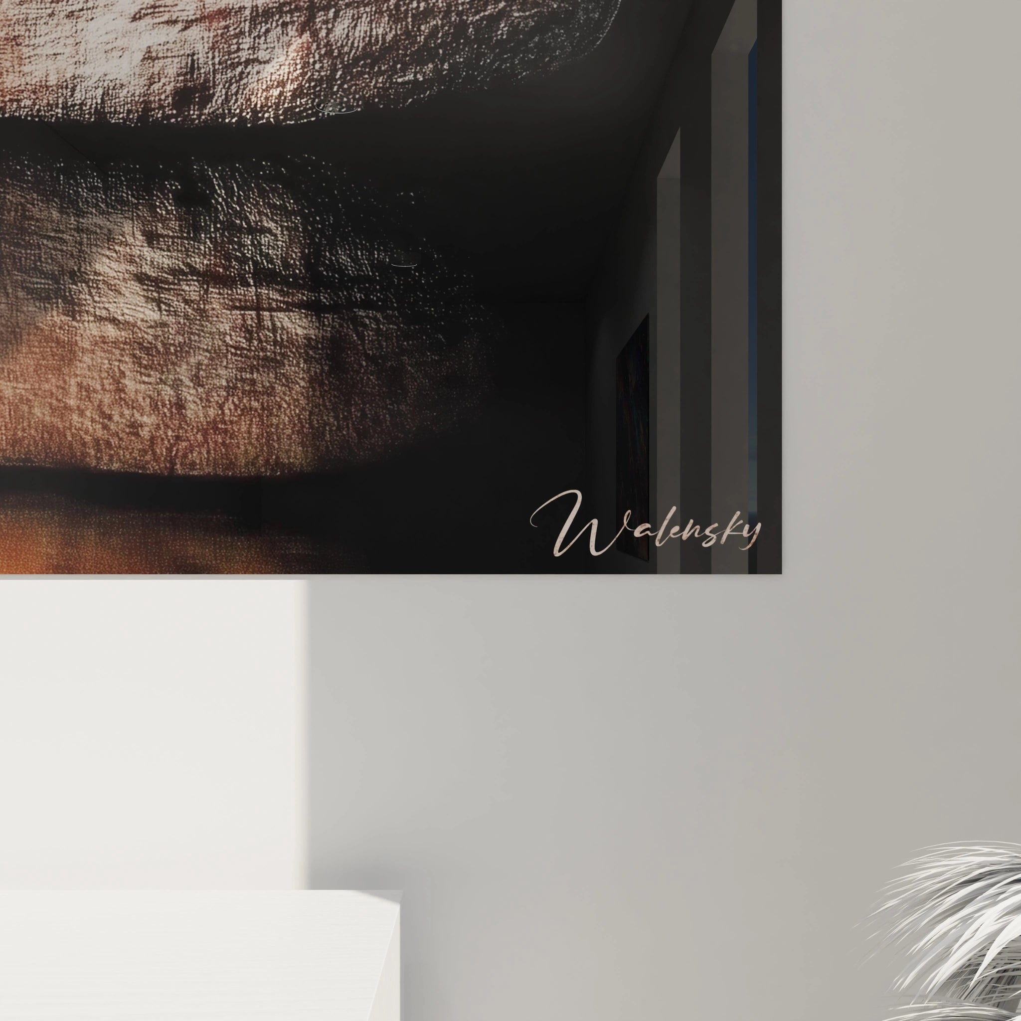 Un tableau fromage composé de trois fromages empilés, affichant des croûtes naturelles aux teintes dorées et terreuses, avec une lumiÚre douce accentuant leurs reliefs sur un fond noir.