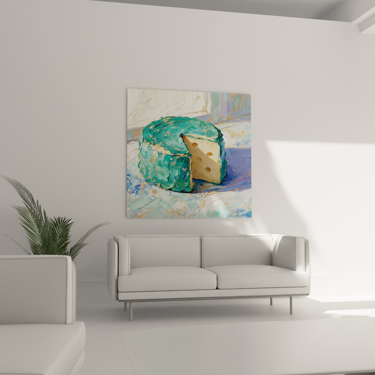 Meule de fromage ocre et bleu pastel affichée au-dessus d'un canapé dans un salon lumineux