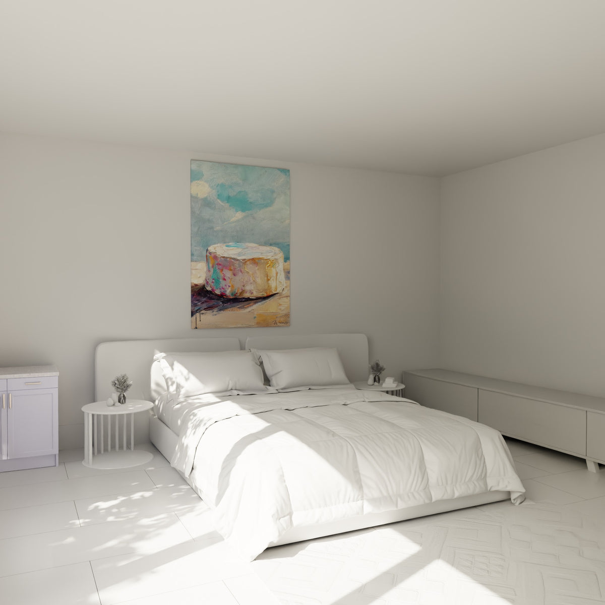 Meule de fromage crème et rose vif accrochée au-dessus d'un lit dans une chambre claire