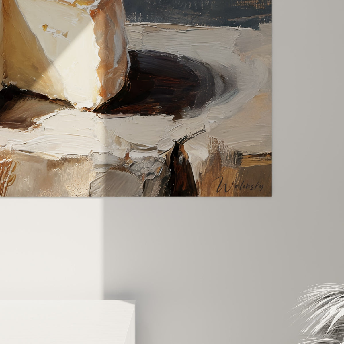 Empâtements épais de peinture blanche et ocre sur la croûte du camembert, coulures crémeuses visibles de près
