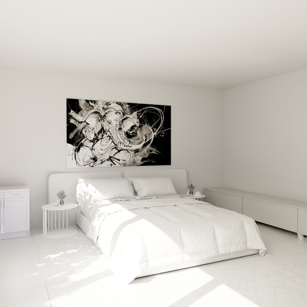 Divinité Ganesh esquissée en noir, blanc et touches dorées, accrochée au-dessus d'un lit dans une chambre claire