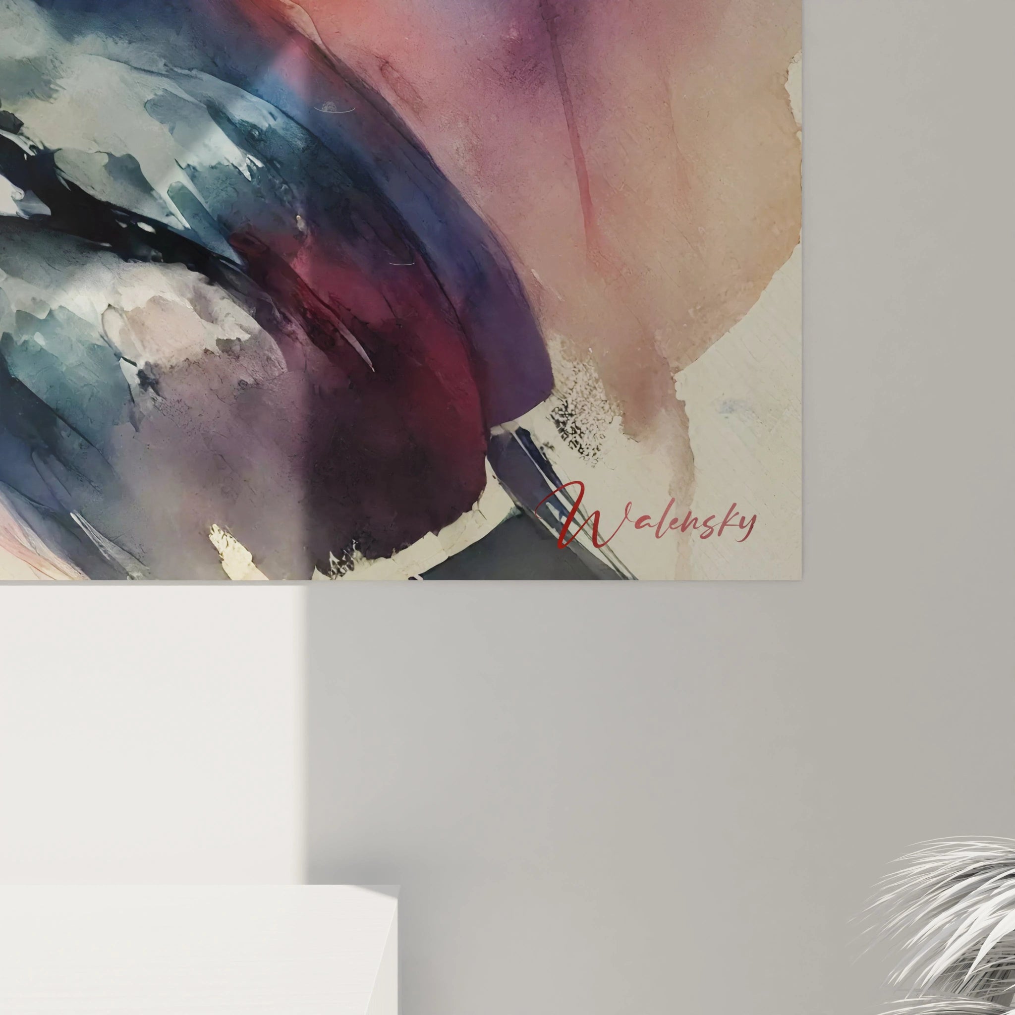 vue de près, ce tableau mouette révèle un mélange captivant entre réalisme et abstraction. Les détails précis du plumage contrastent avec les touches vaporeuses du fond