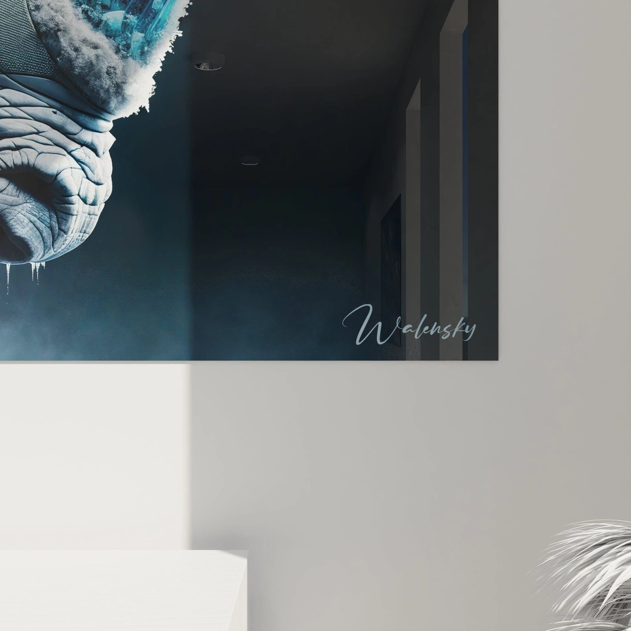 Un tableau d'animal représentant un rhinocéros de profil avec une conception biomécanique en blanc et bleu pâle. Des éléments technologiques sont intégrés au corps principalement sur l'épaule et le flanc. La texture granuleuse de la peau est détaillée avec précision, tandis que la corne bleu turquoise semble faite d'un matériau cristallin brillant sur fond noir.