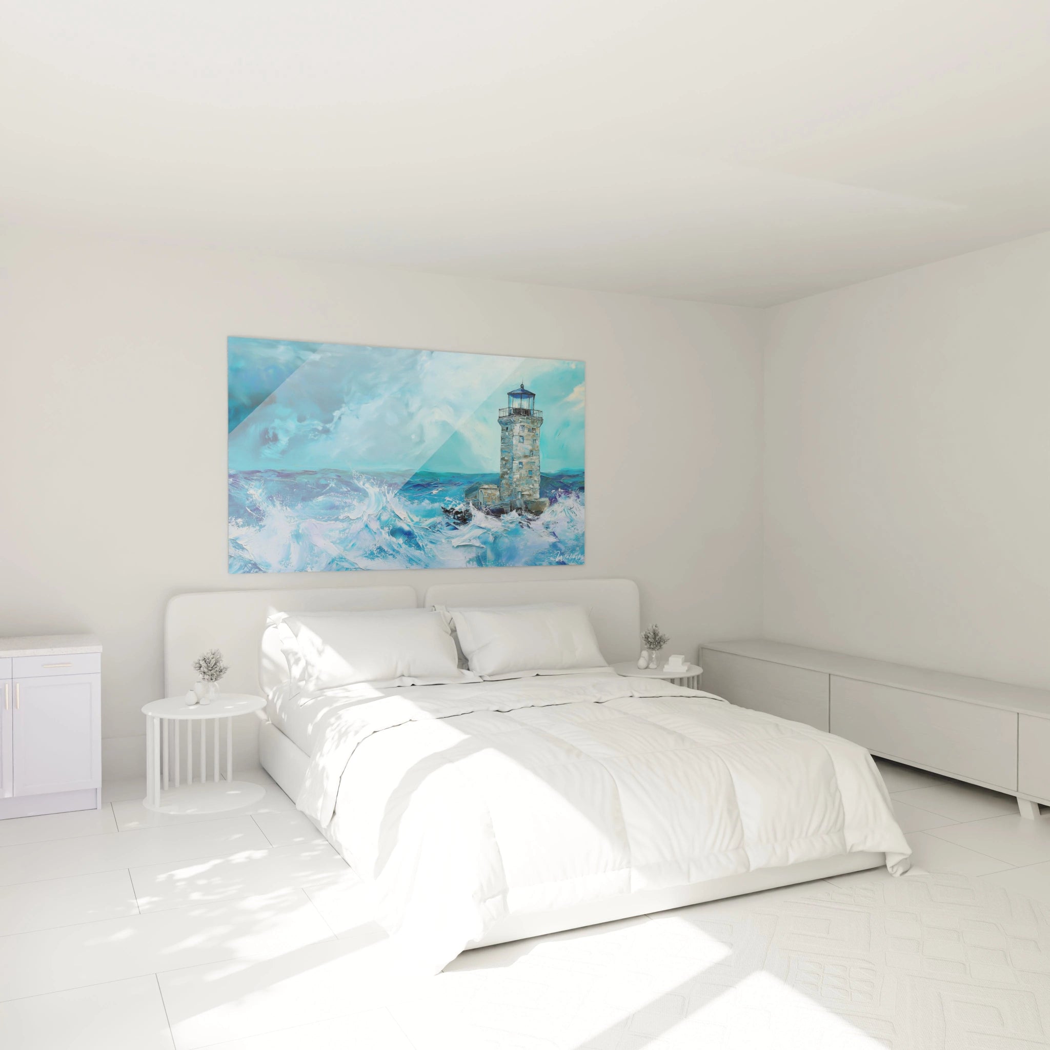 Tableau d'un phare solitaire résistant à une tempête marine, où les vagues bleu profond s'écrasent contre une structure beige, créant des éclaboussures d'écume blanche sous un ciel tumultueux aux teintes bleutées, avec des coups de pinceau texturés et dynamiques.