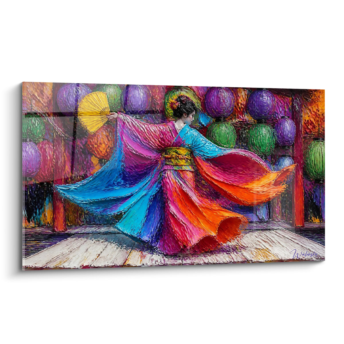 Geisha en kimono bleu et orange tourbillonnant devant des lanternes violettes et vertes