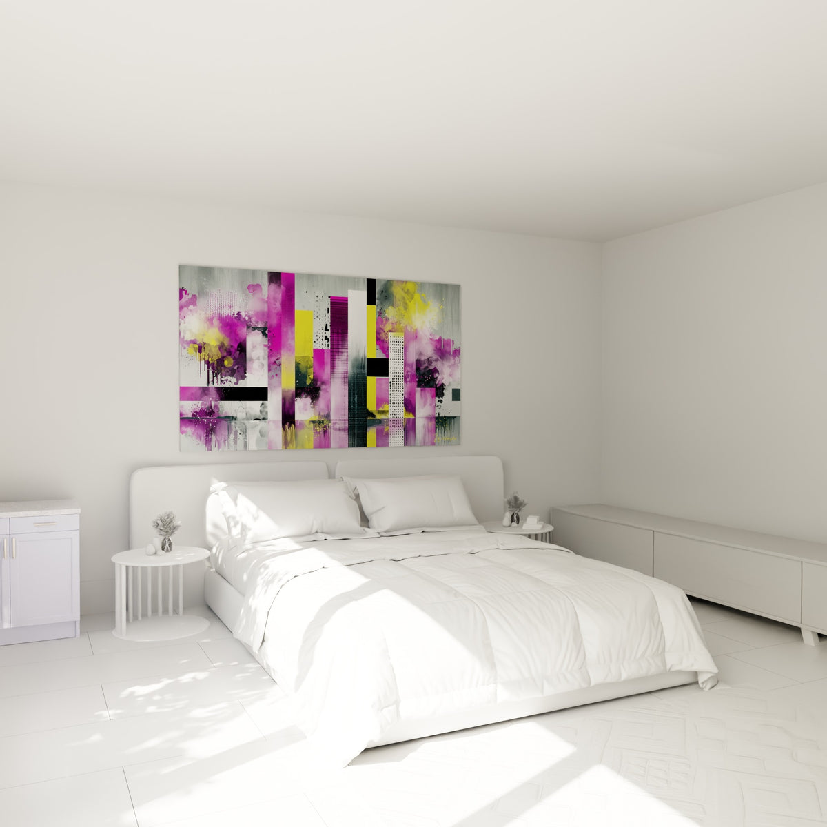 Composition géometrique abstraite magenta et jaune accrochée au-dessus d'un lit dans une chambre claire