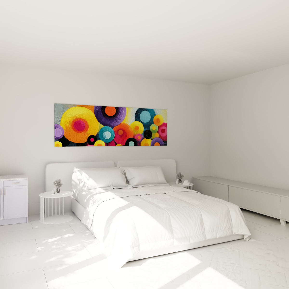 Formes rondes orange, rose et anthracite disposées au-dessus d'un lit dans une chambre claire